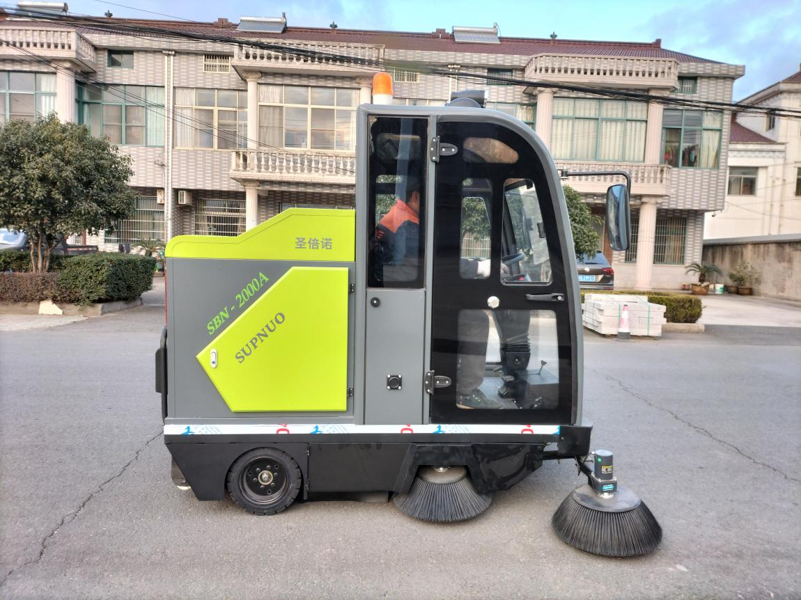 安吉龙马清扫车